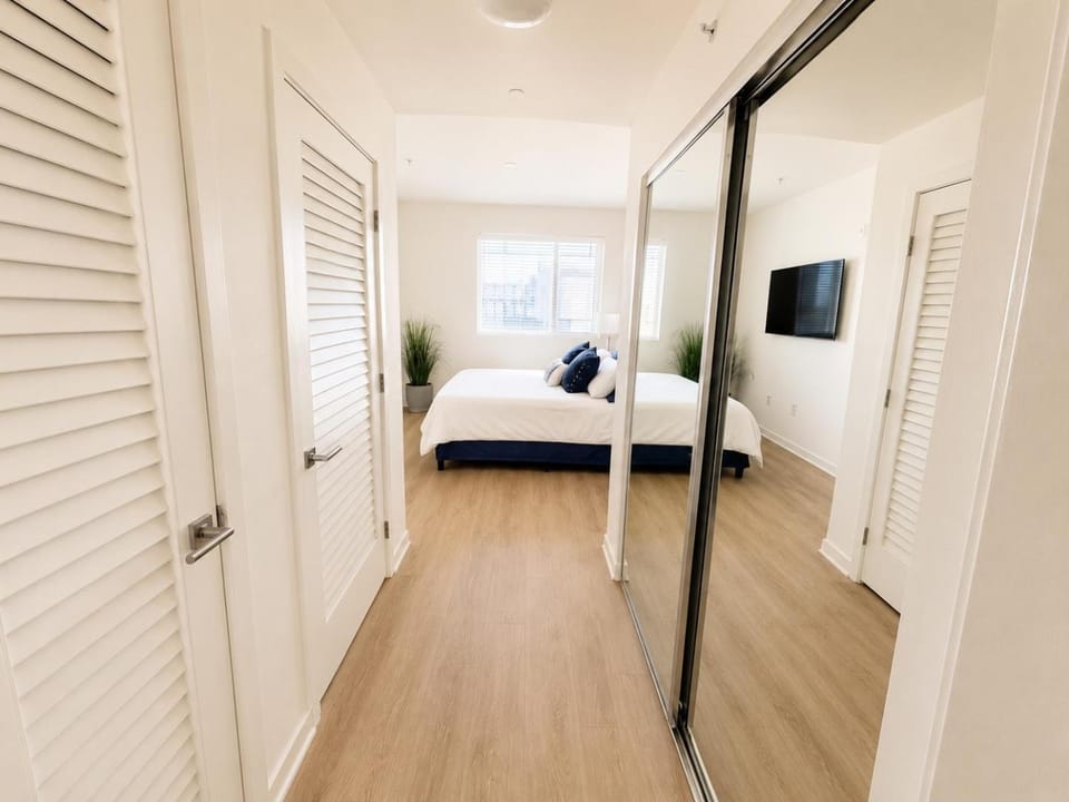 Marina Life: Smell the Sea, Feel the Breeze Apartment in Marina del Rey