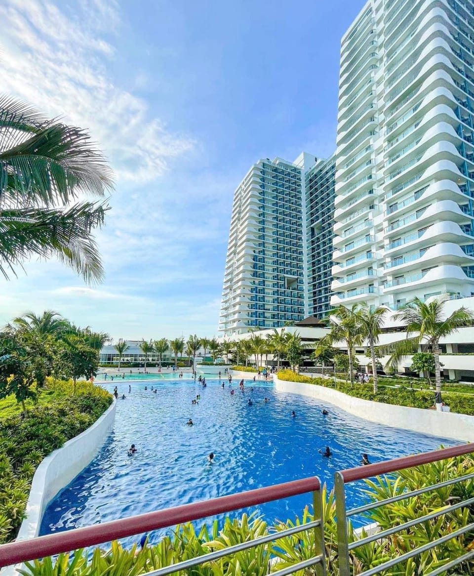 Property building, Day, Pool view, Swimming pool