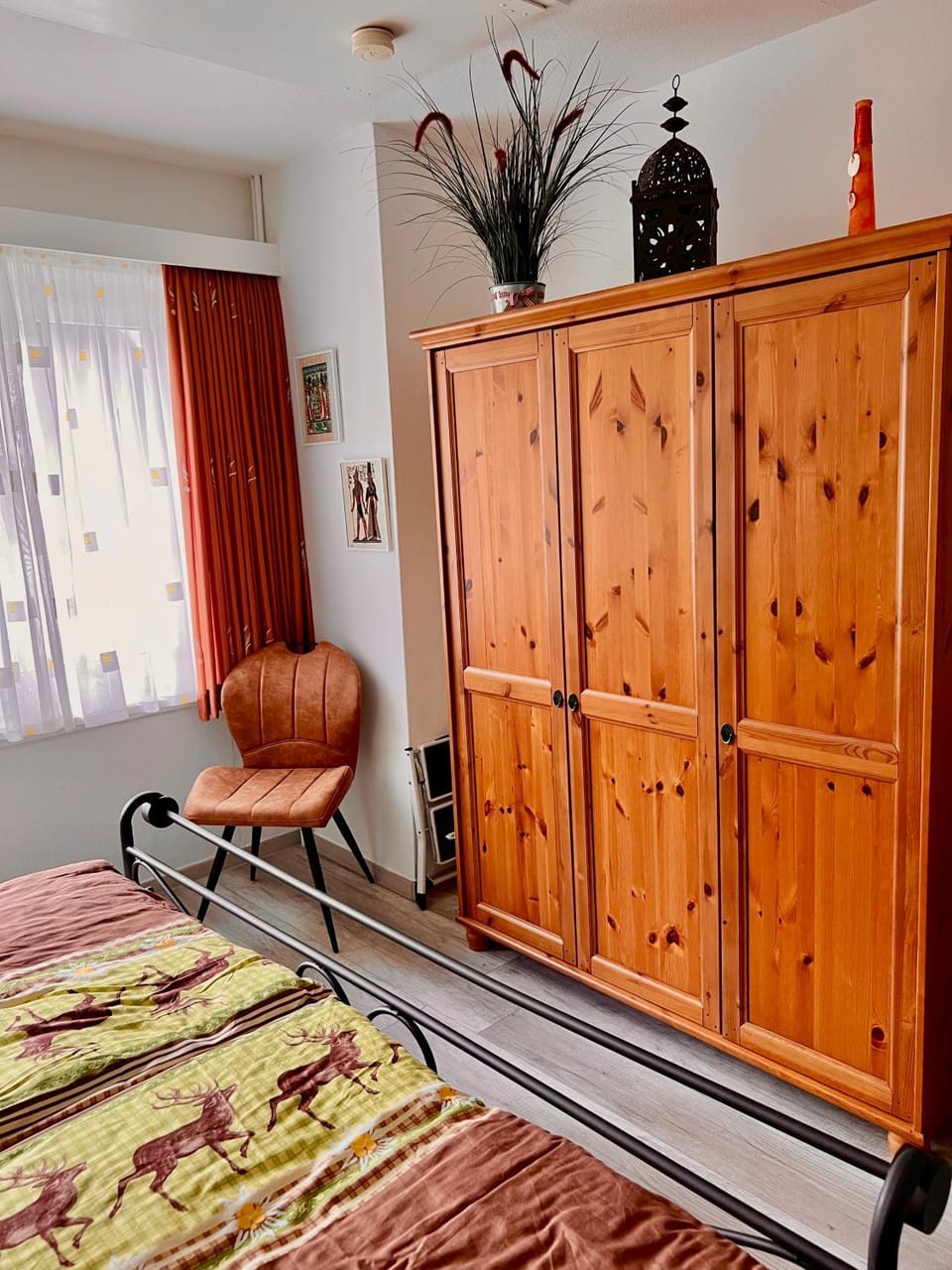 Bedroom, wardrobe