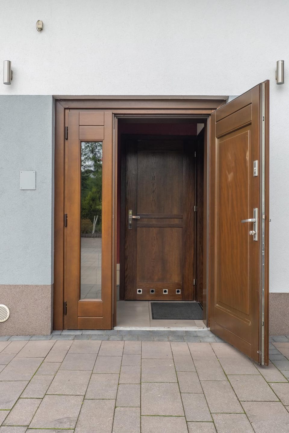 Facade/entrance