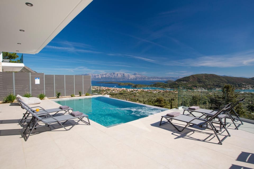 View (from property/room), Swimming pool, Swimming pool, sunbed