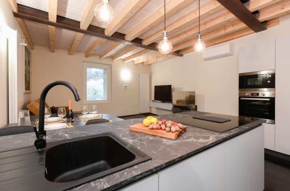Casa Margherita - new house in the ancient hamlet House in Salo