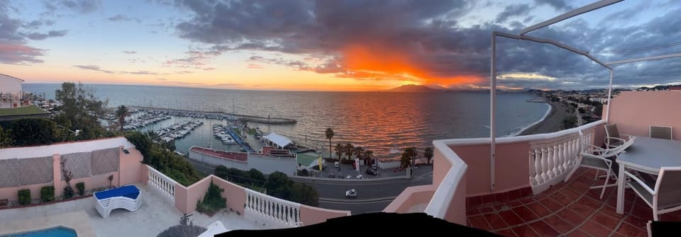 Magnificent Holiday 5 bedroom villa in beach front Villa in Malaga