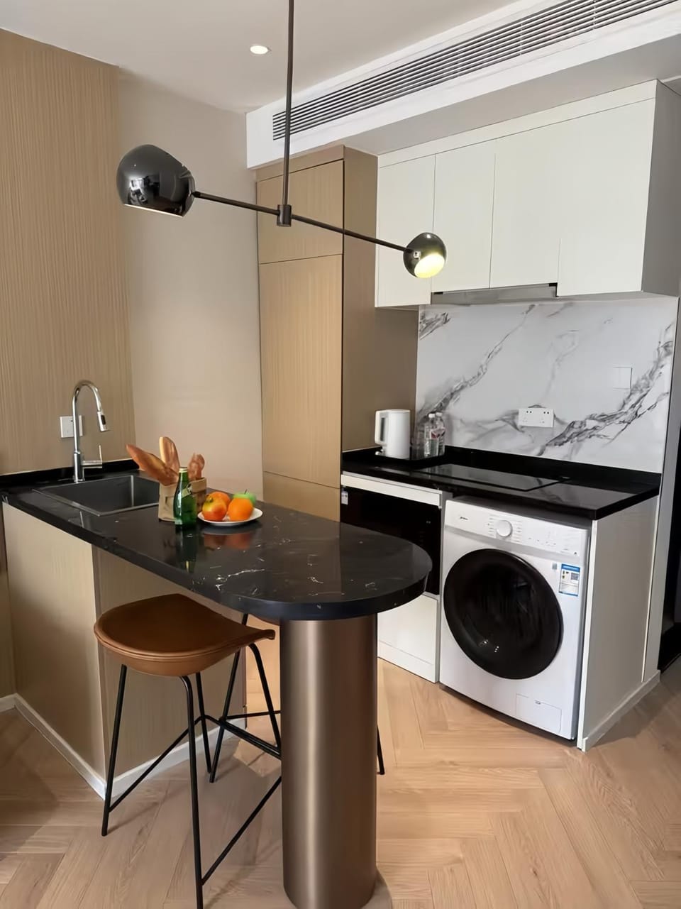 Kitchen or kitchenette, Dining area, minibar, washing machine