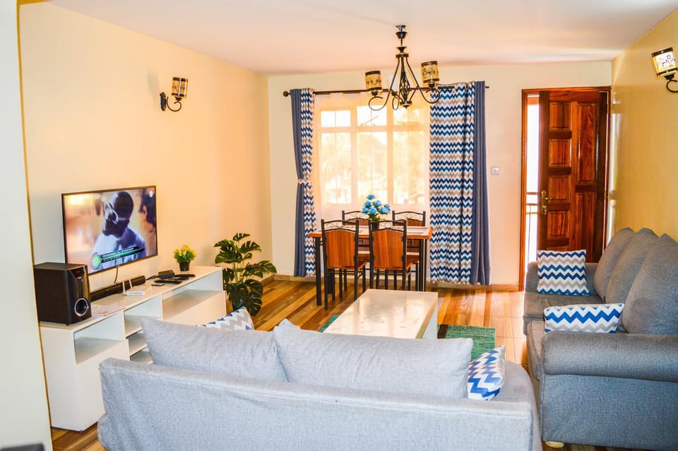 TV and multimedia, Living room, Seating area, Dining area