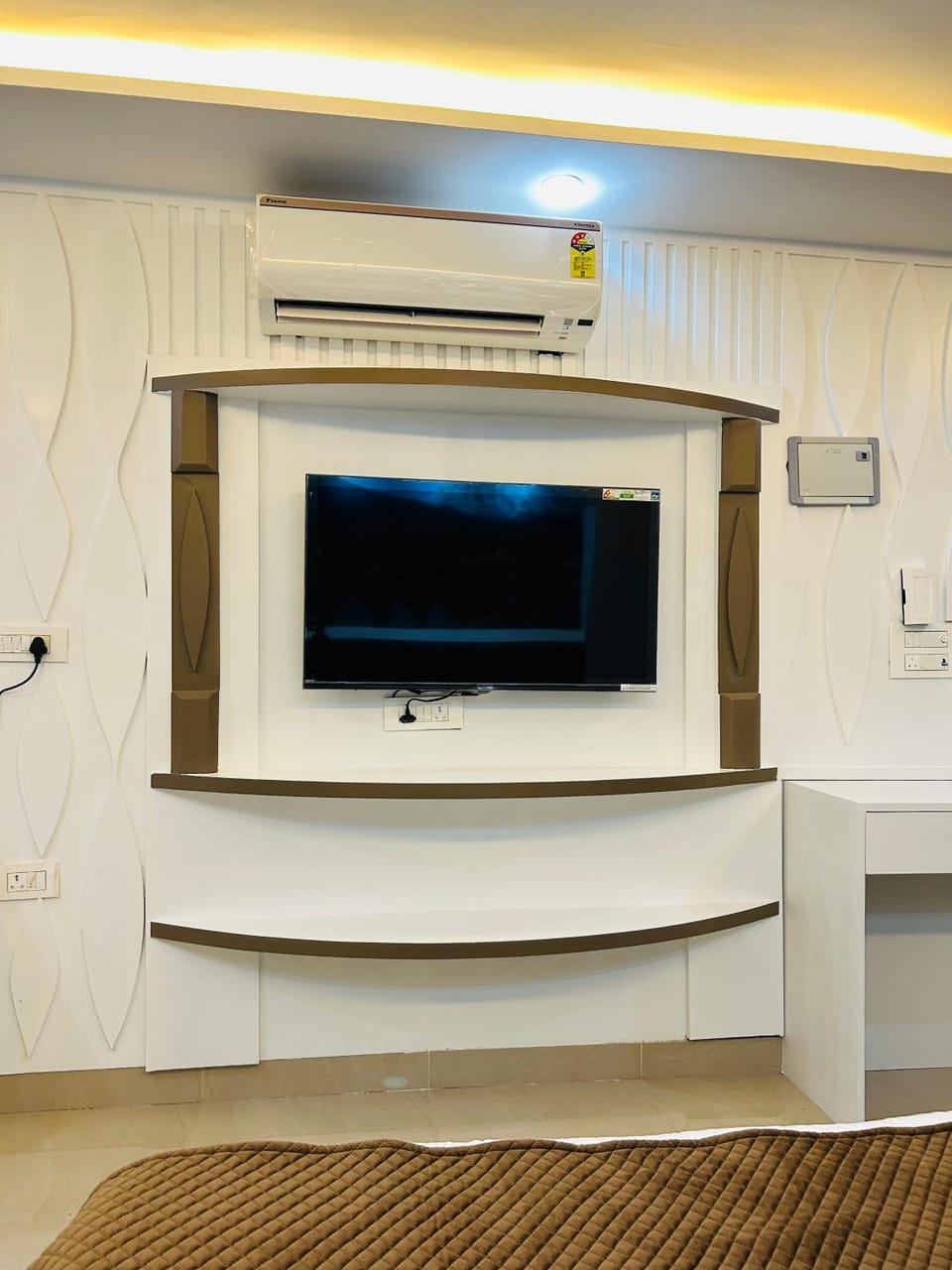 TV and multimedia, air conditioner