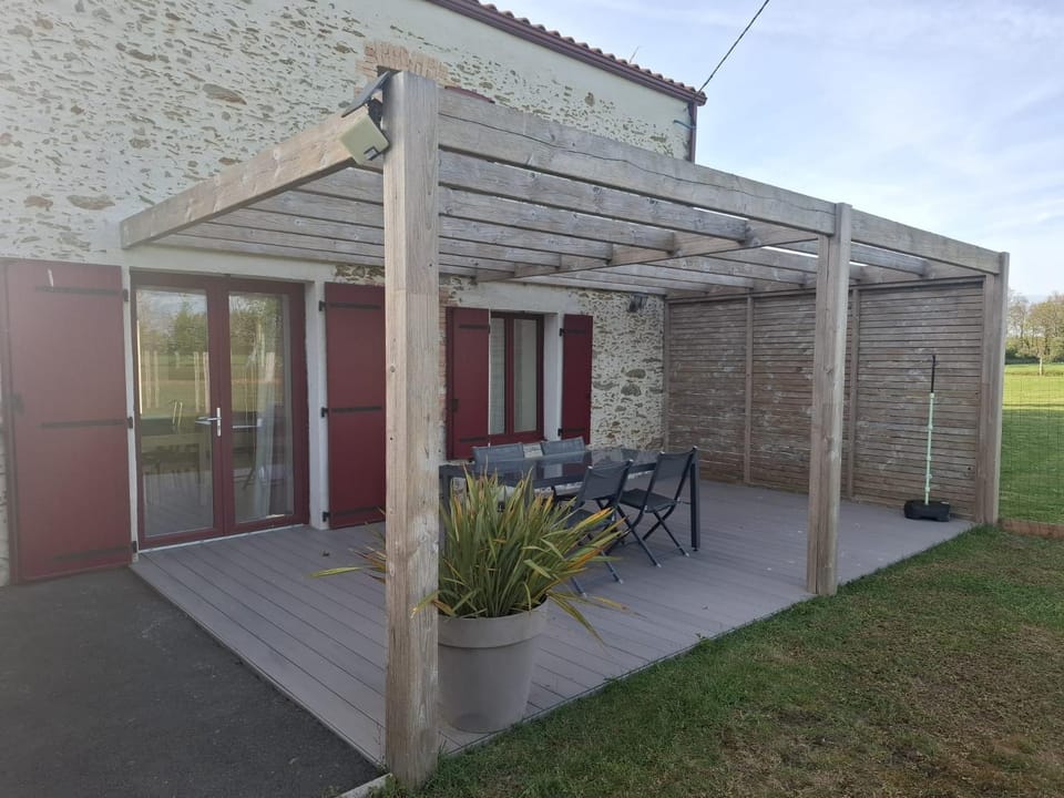 Property building, Patio, Garden, Dining area
