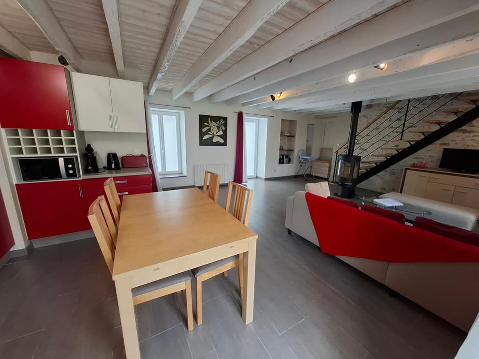 Dining area, kitchen