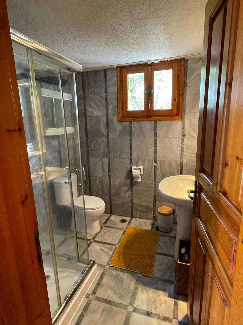 Bathroom, Living room