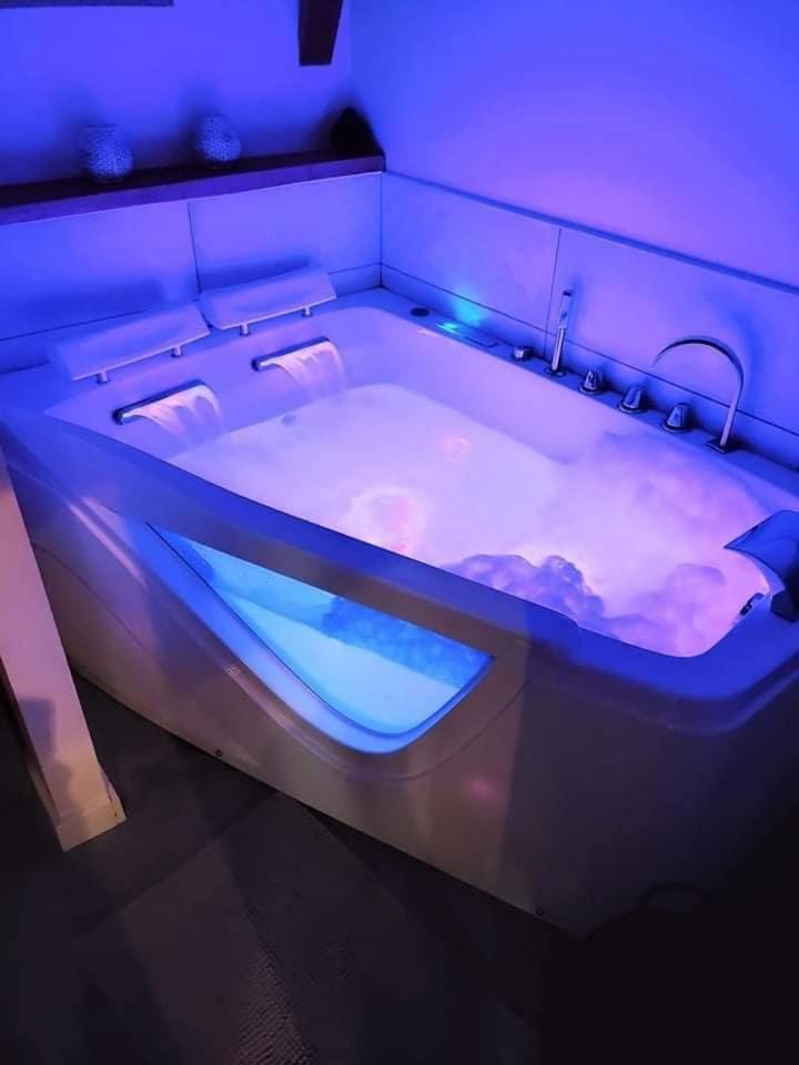 Hot Tub, Bath