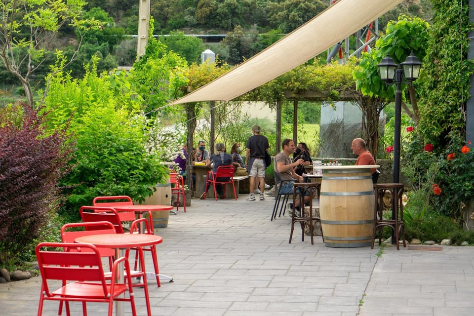 Restaurant/places to eat, Balcony/Terrace