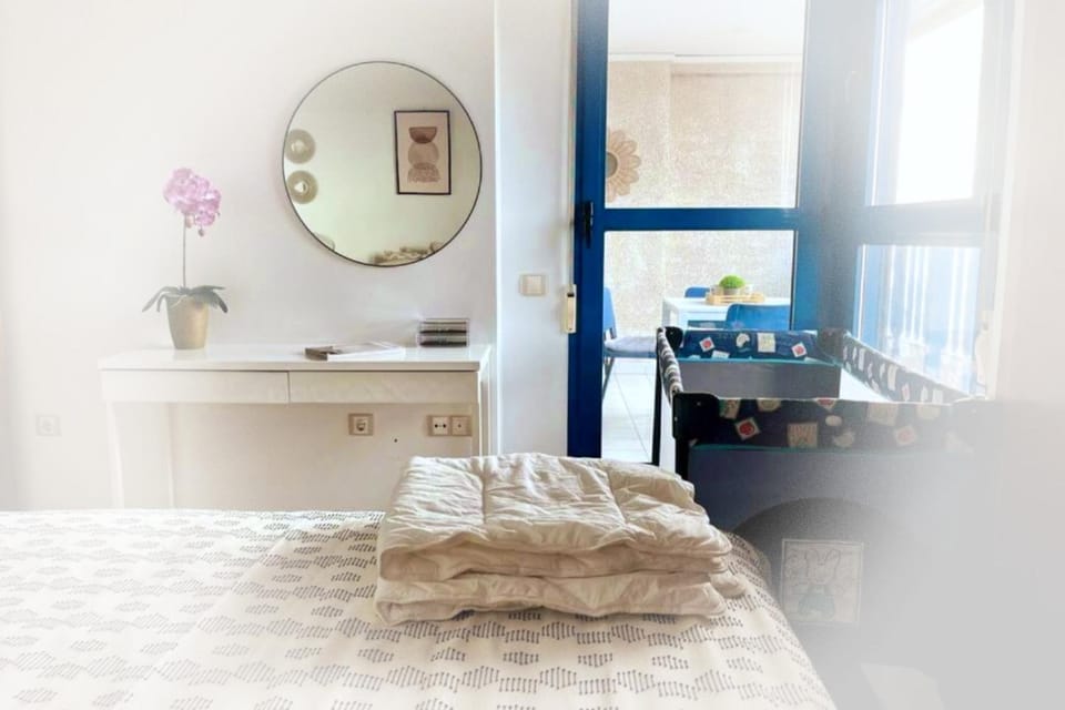 Bedroom, cot