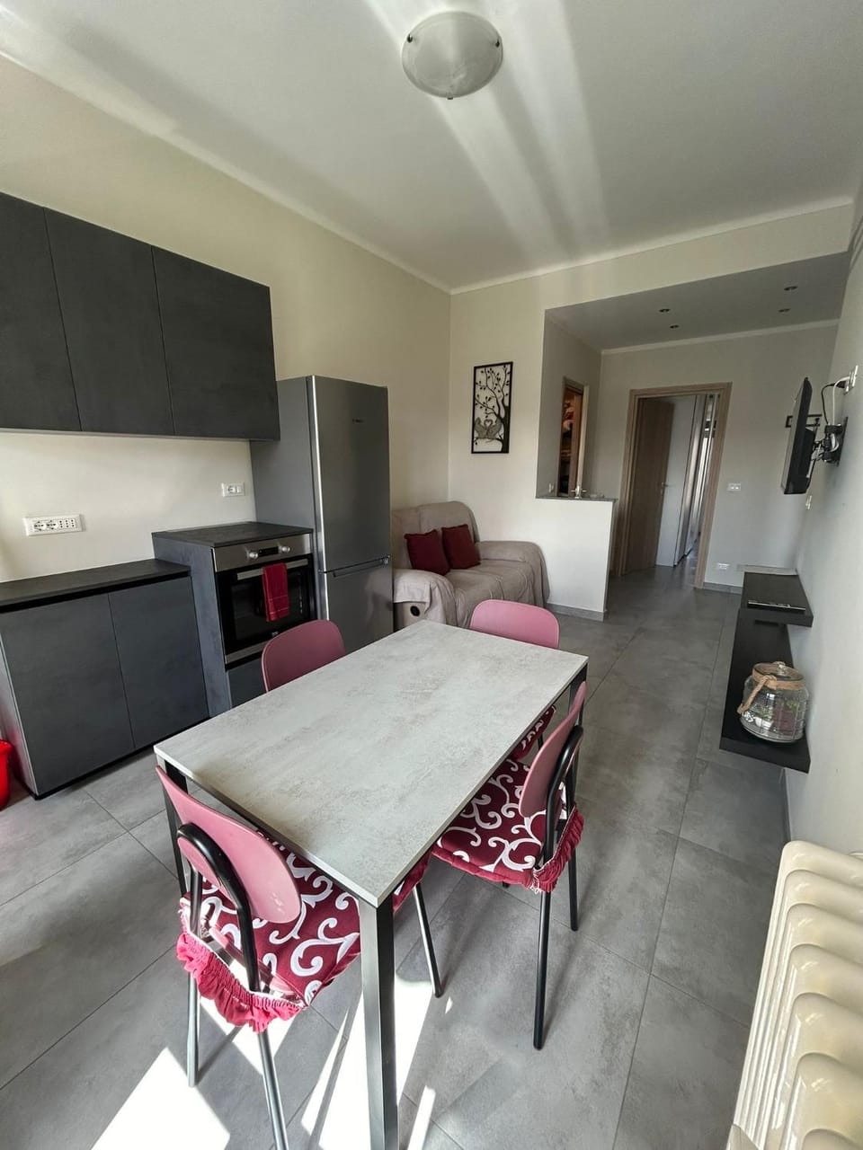 Kitchen or kitchenette, Seating area, Dining area