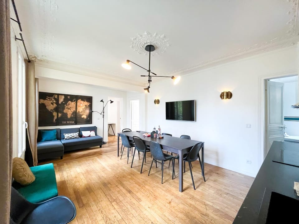 Urban Flat 99 - Spacious 6 BDR Apartment in Paris Apartment in Paris