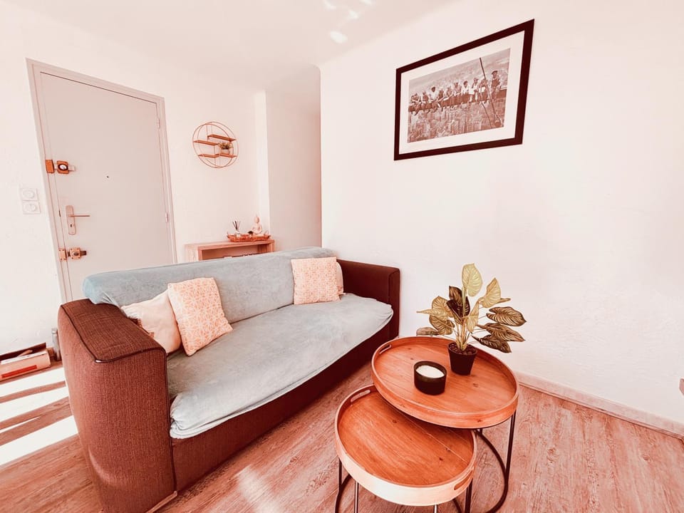 Living room, internet