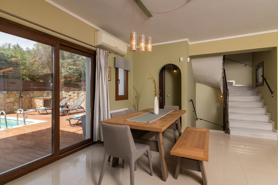 Patio, View (from property/room), Balcony/Terrace, Living room, Seating area, Dining area, Pool view, Swimming pool, sunbed