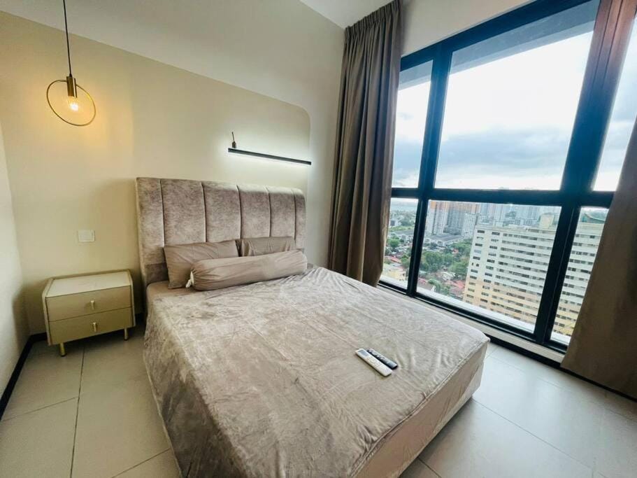 Urban Suites Stylish 3BR in Georgetown with Stunning Seaview Apartment in George Town