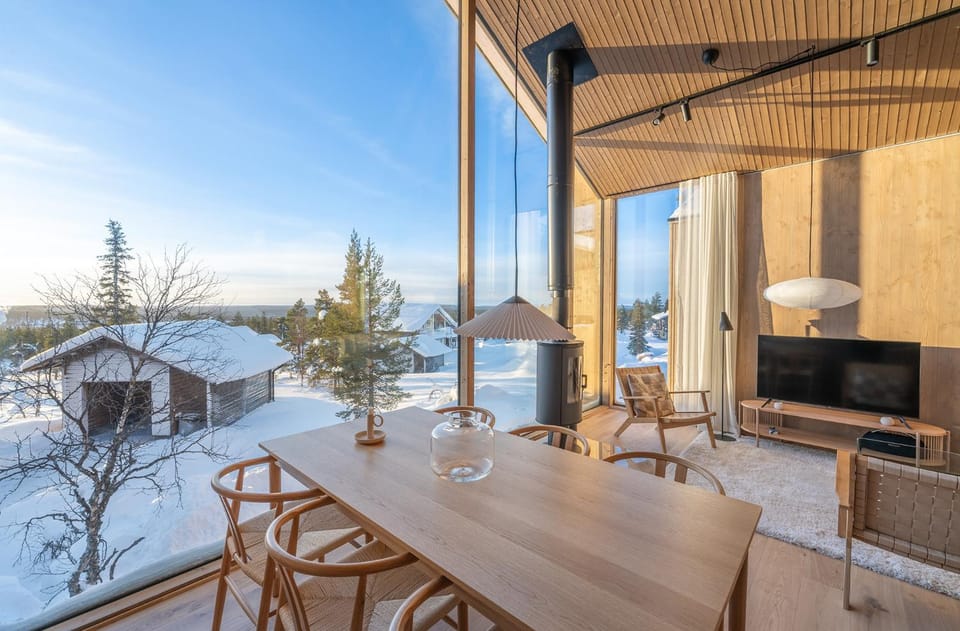Communal lounge/ TV room, Day, Natural landscape, Winter, View (from property/room), Living room, Seating area, Dining area, Mountain view, flat iron