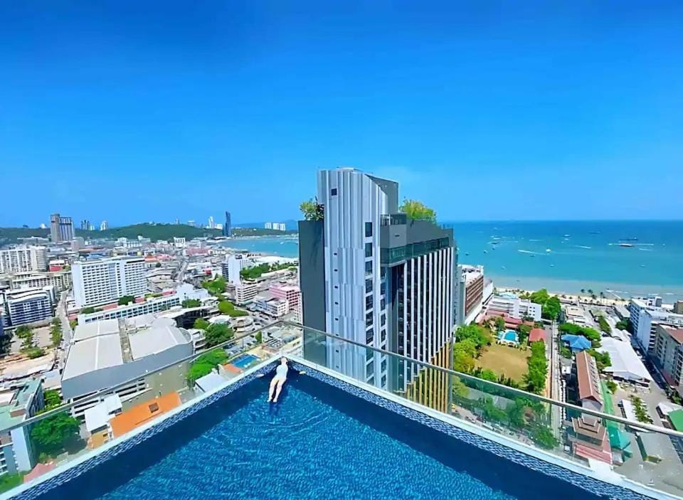 Central Pattaya, Sky pool and Next To The Beach Apartment in Pattaya City