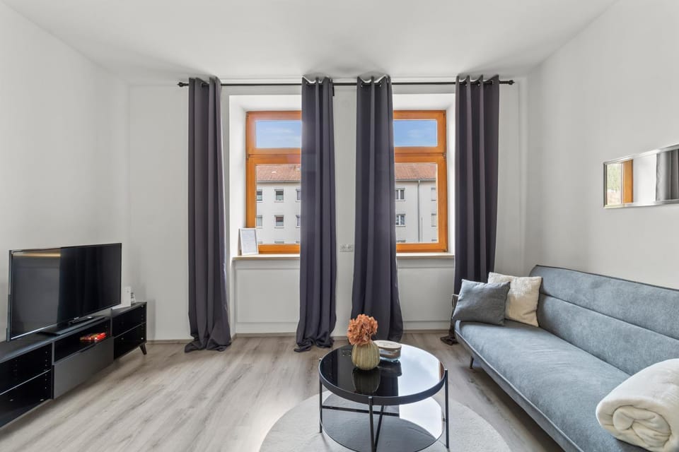 Communal lounge/ TV room, TV and multimedia, Living room, Seating area, Evening entertainment