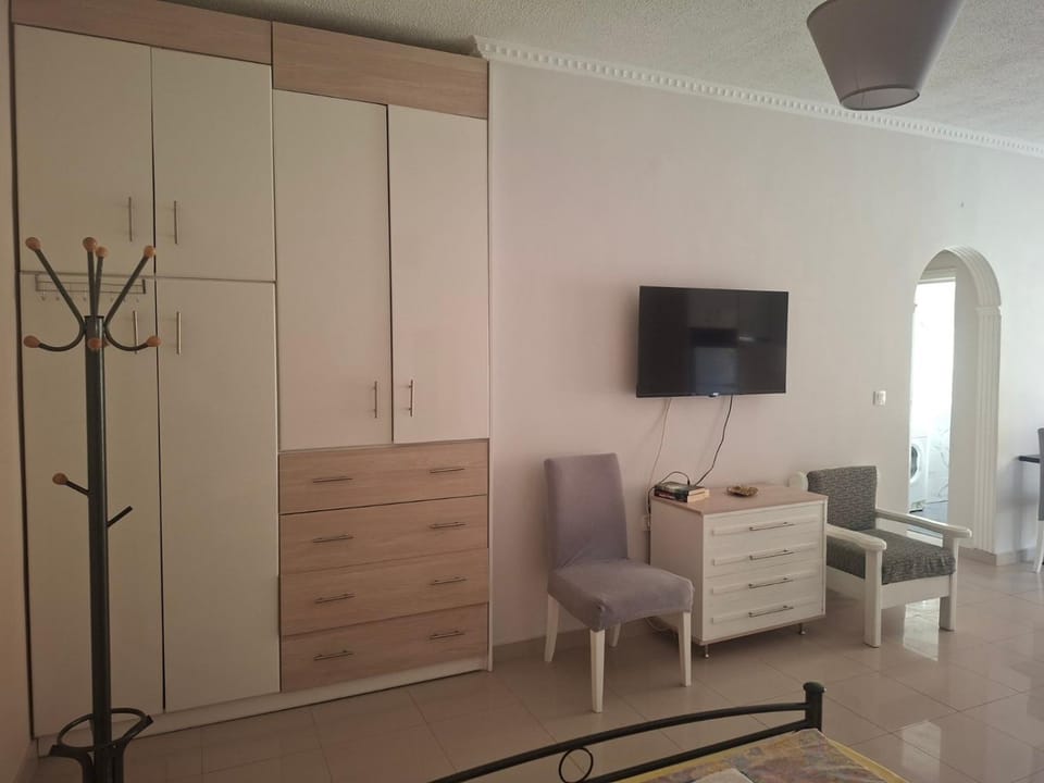 Chrisa's Home Apartment in Islands