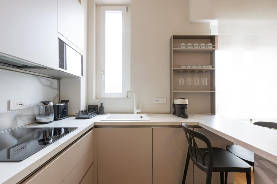 Kitchen or kitchenette, Dining area, stove