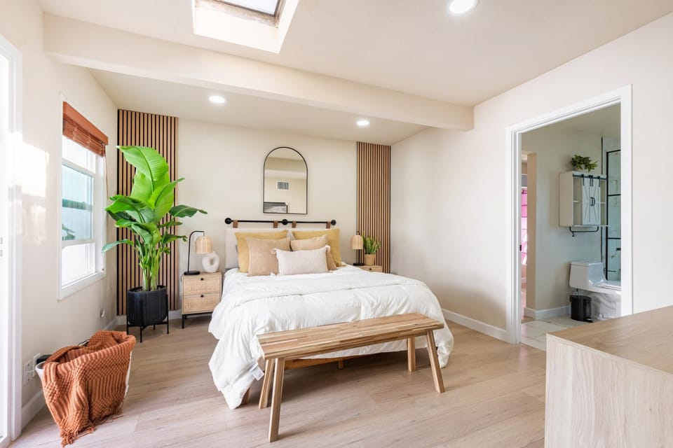 Shower, Bed, Bathroom, Photo of the whole room, Bedroom