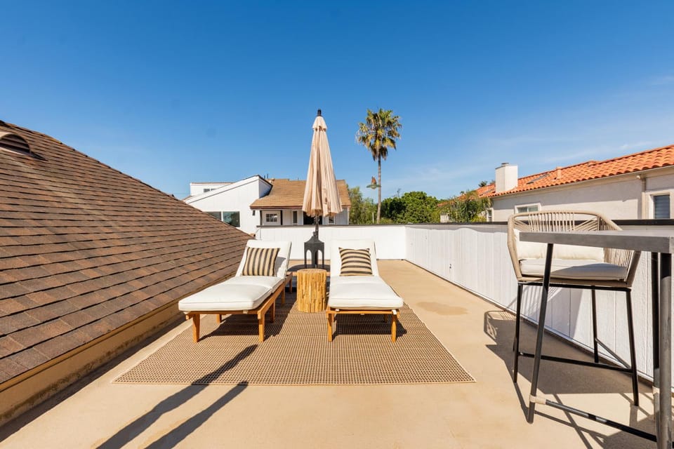 Patio, Day, View (from property/room), Balcony/Terrace, Living room, Seating area, sunbed