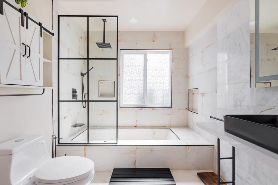 Shower, Toilet, Bathroom, Bath, towels