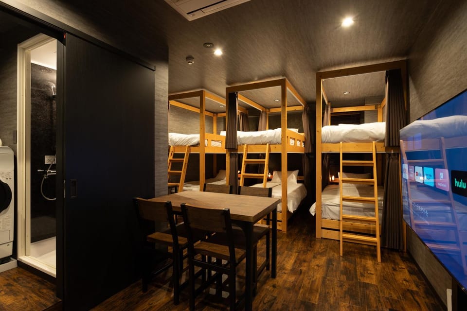 Bed, TV and multimedia, Photo of the whole room, Dining area, bunk bed, hair dresser