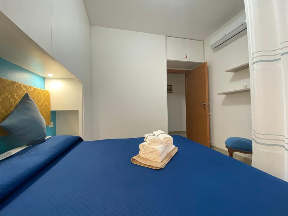 Bed, Photo of the whole room, Bedroom, towels, air conditioner