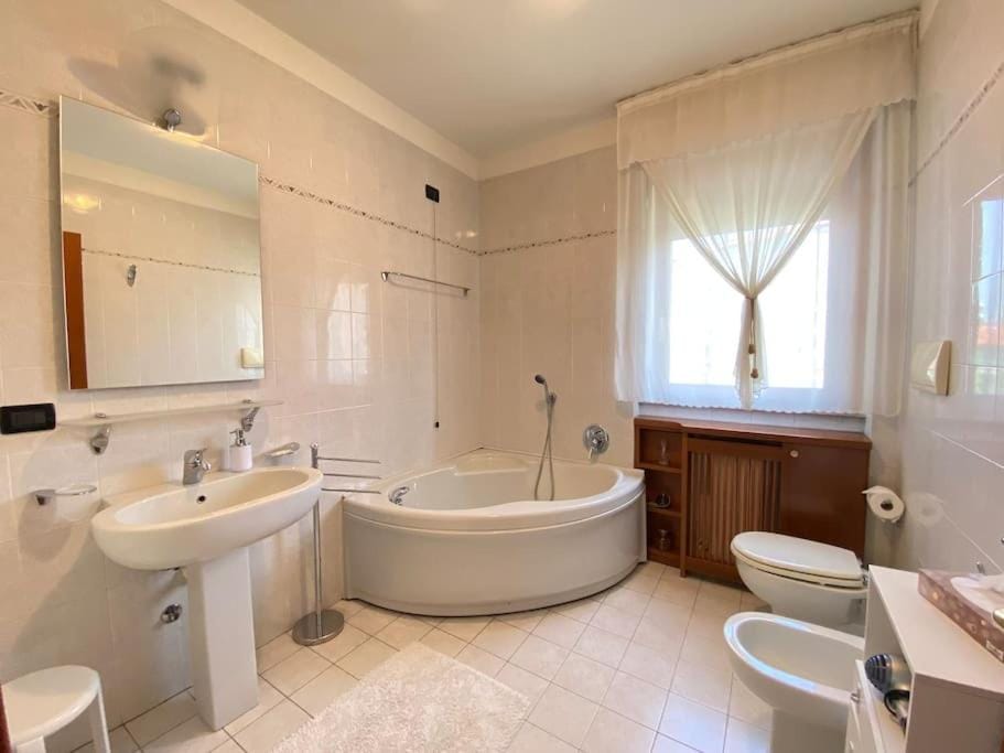 [Incantevole] - 15 Minuti da Duomo + Wifi, Parking Apartment in San Donato Milanese