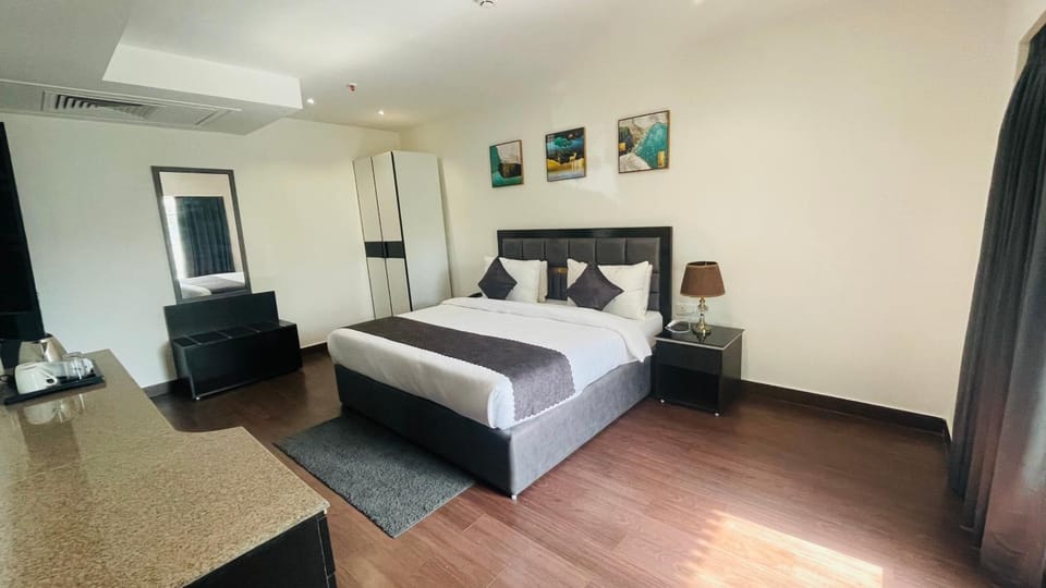 Bed, TV and multimedia, Photo of the whole room, Bedroom, air conditioner