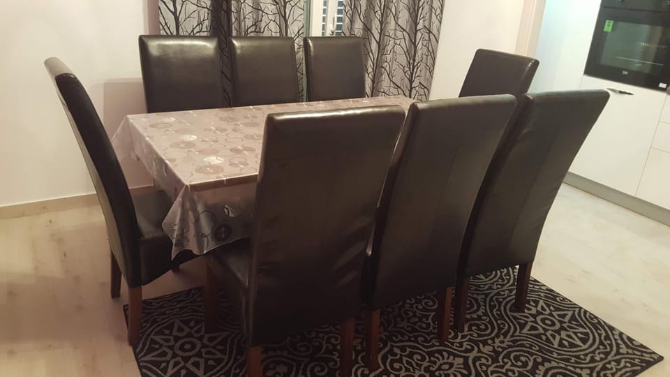 Living room, Seating area, Dining area