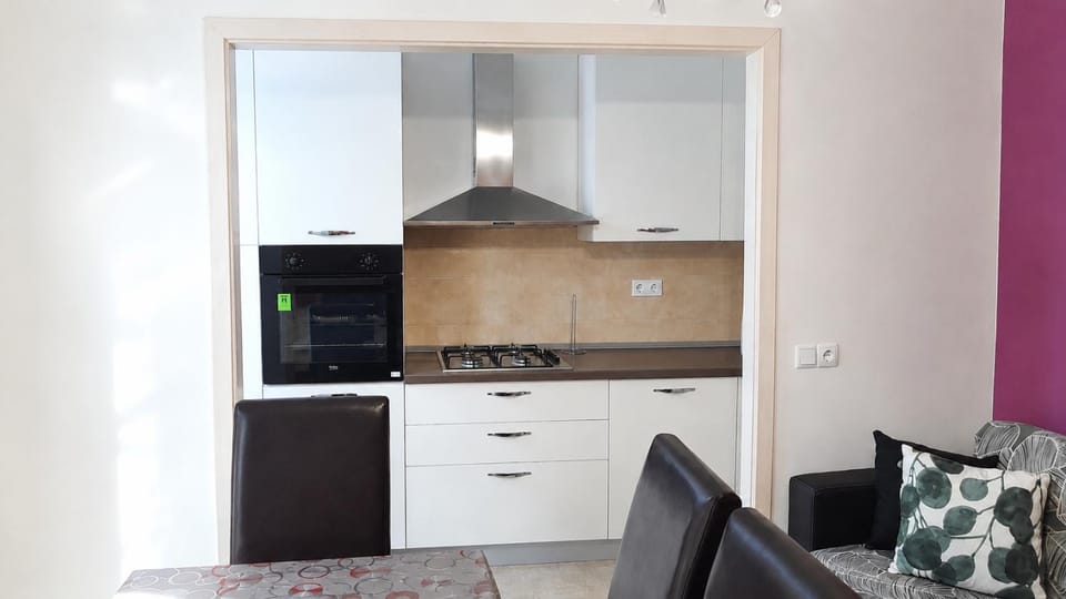 Dining area, kitchen