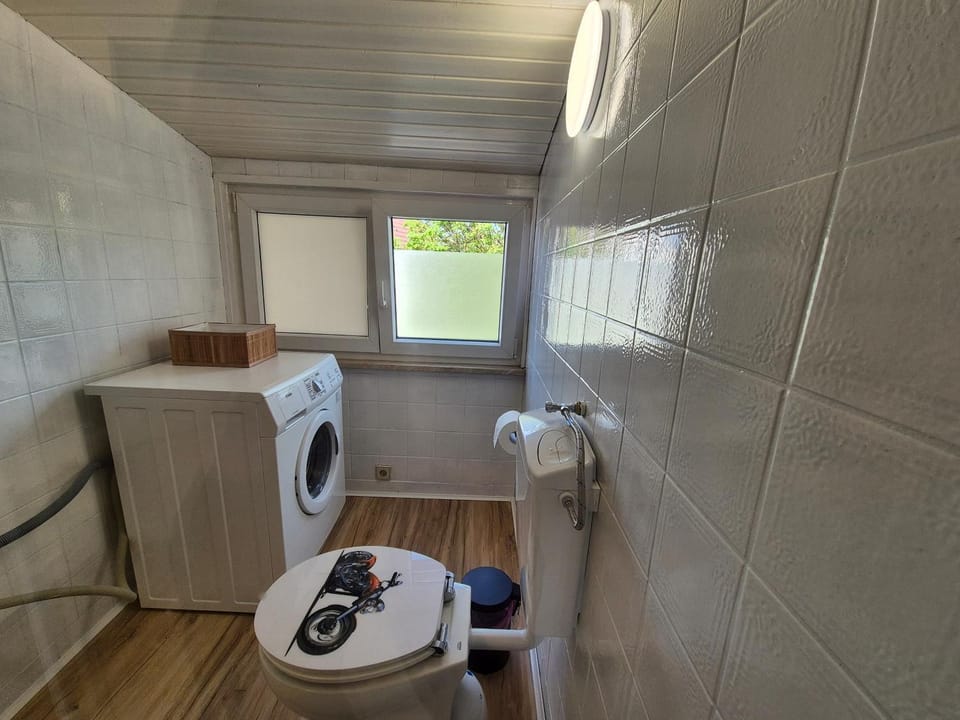 Toilet, Bathroom, washing machine