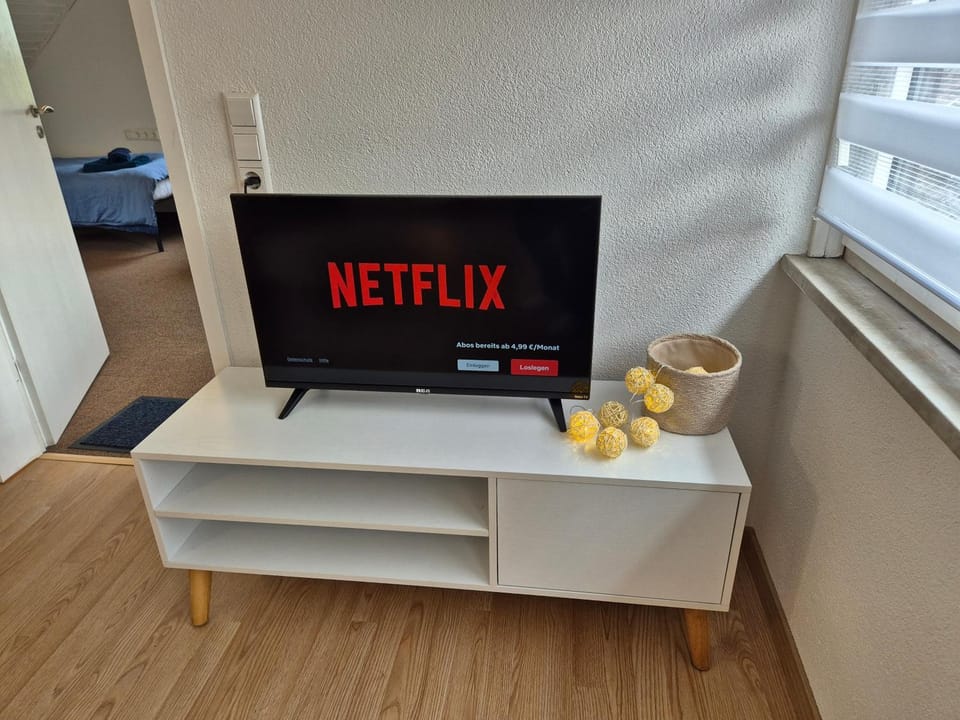 Communal lounge/ TV room, TV and multimedia, Evening entertainment