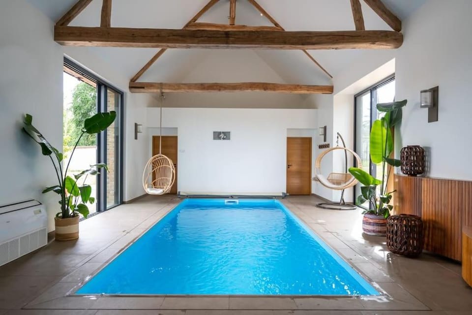Luxury Suite 1h15 from Paris, Pool Villa in Île-de-France