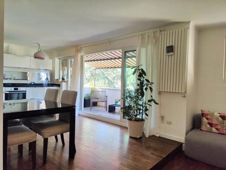 Kitchen or kitchenette, Living room, Seating area, Dining area
