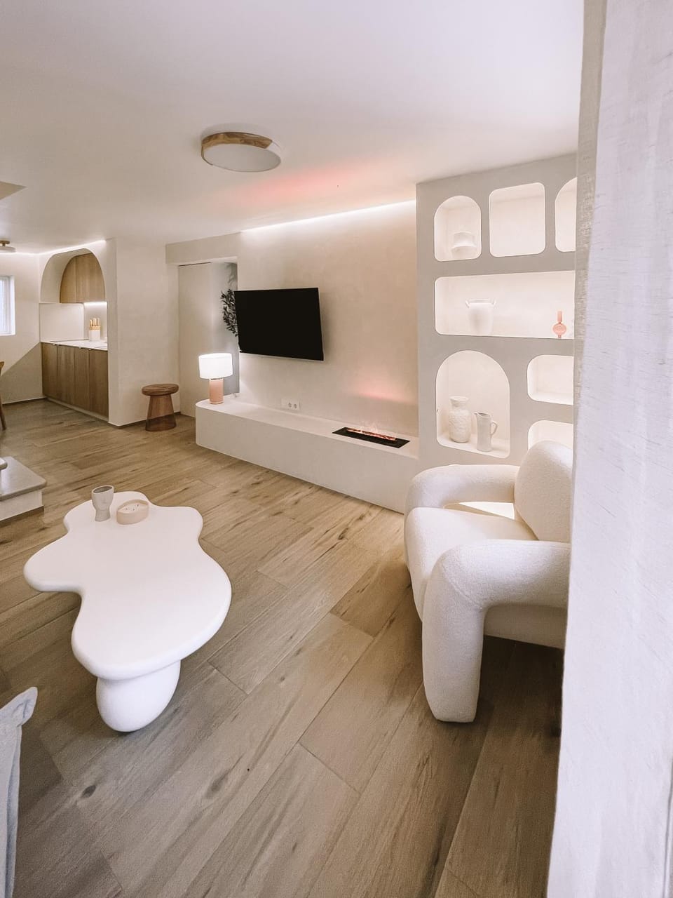 TV and multimedia, Living room, Seating area, flat iron
