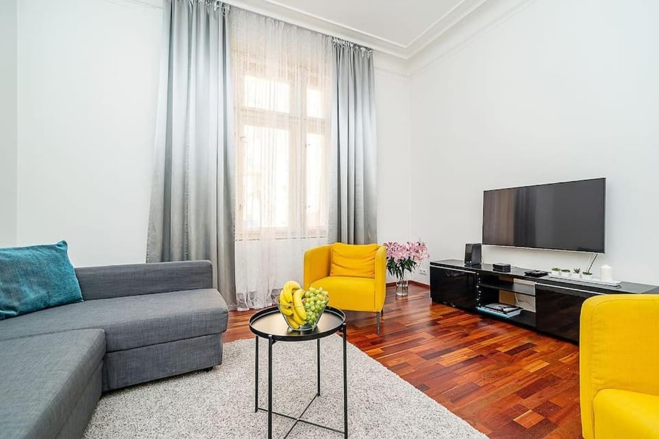 Communal lounge/ TV room, TV and multimedia, Living room, Seating area