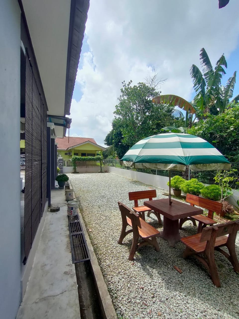 Restaurant/places to eat, Coffee/tea facilities, Other