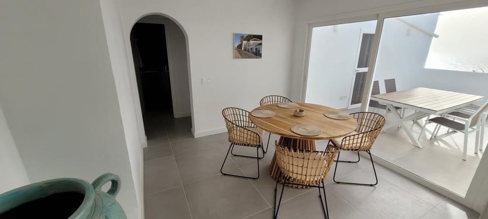 Seating area, Dining area