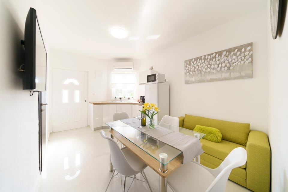 Kitchen or kitchenette, Living room, Dining area