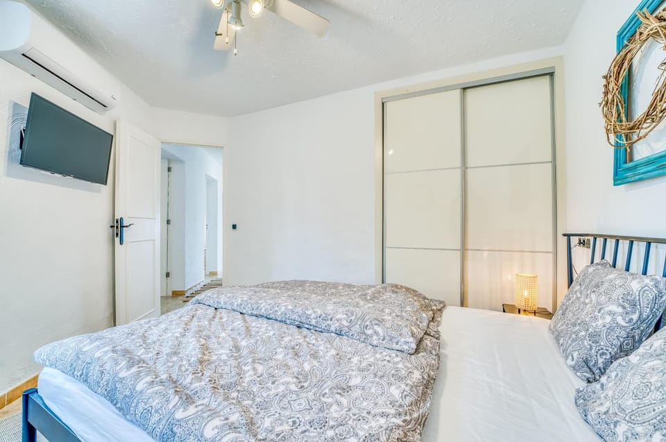 Living room, Bedroom