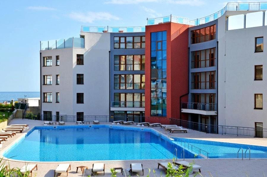 Sun Wave Sea and Pool View Apartment in Burgas Province
