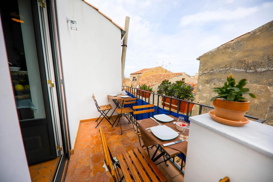 Balcony/Terrace, Area and facilities, Internal: Not applicable to any particular room