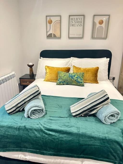 Spacious and Stylish Flat in Trowbridge, Wiltshire Apartment in Trowbridge