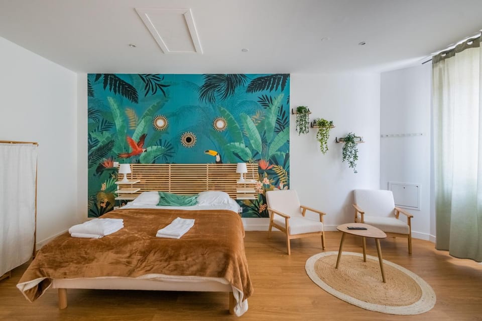 le Jungle: Grand studio rénové, Climatisé, proche de la Gare Apartment in Bordeaux