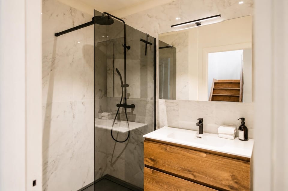 Shower, Bathroom, hair dryier